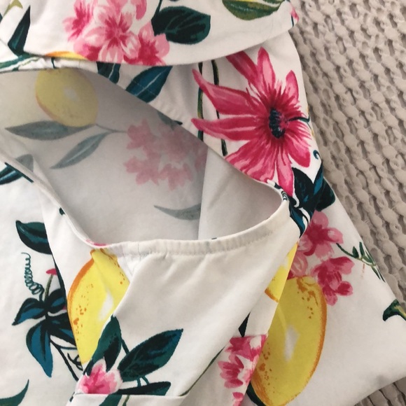 Talbots RSVP Sz 8 white top with Hibiscus 🌺 and lemons 🍋 perfect condition 🌞 - Picture 8 of 9